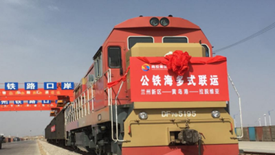 充分發(fā)揮重組資源優(yōu)勢(shì)，推進(jìn)陸路、鐵路、航空、海運(yùn)和信息系統(tǒng)對(duì)接、數(shù)據(jù)共享，提供“一口價(jià)、一單制、一站式”多式聯(lián)運(yùn)服務(wù)；優(yōu)化全省港口物流貨運(yùn)樞紐布局，健全集疏運(yùn)體系，提升多式聯(lián)運(yùn)承載能力和銜接水平，不斷擴(kuò)大業(yè)務(wù)范圍和貨運(yùn)量；加強(qiáng)與國(guó)際國(guó)內(nèi)大型物流企業(yè)戰(zhàn)略合作，以物流園區(qū)為節(jié)點(diǎn)，促進(jìn)產(chǎn)業(yè)鏈供應(yīng)鏈協(xié)同發(fā)展，為客戶(hù)提供上下游多式聯(lián)運(yùn)產(chǎn)業(yè)一體化解決方案，降低物流成本，提高服務(wù)效率。